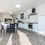 Olujic 1 By Interhome