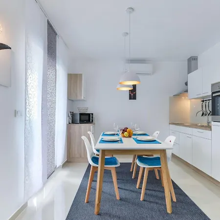 Olujic 1 By Interhome Apartmán *