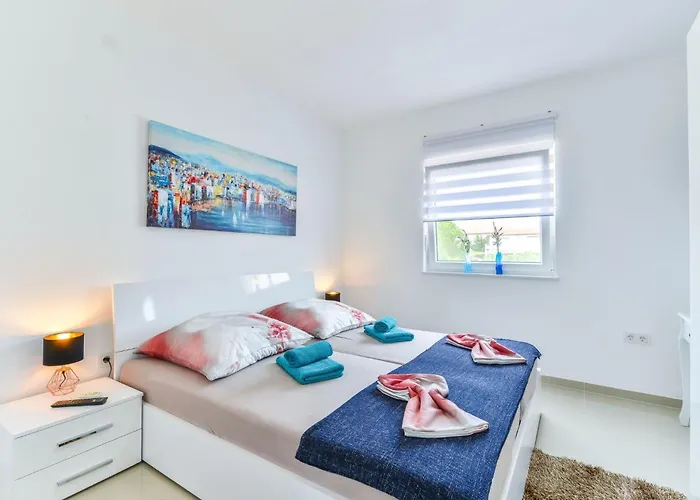 Olujic 1 By Interhome Vir