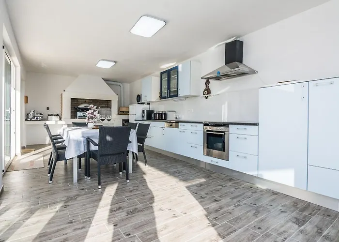 Olujic 1 By Interhome