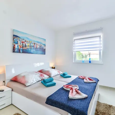 Olujic 1 By Interhome Vir