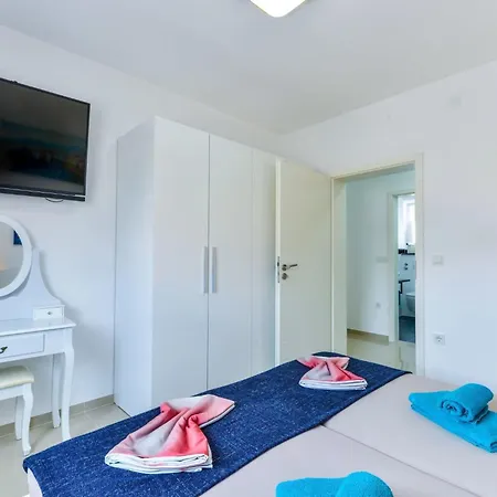 Daire Olujic 1 By Interhome Vir