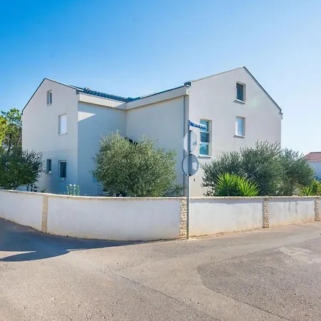 Olujic 1 By Interhome Daire Vir